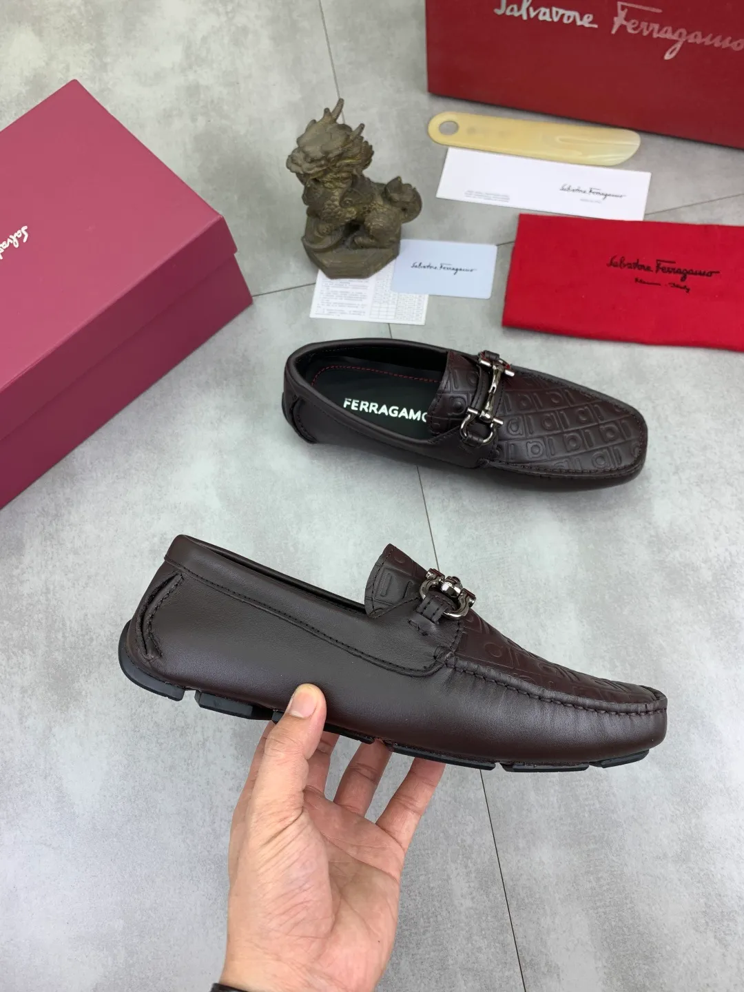 Men's shoes 💰P542 New model, high quality [Ferragamo/Ferragamo] Latest lazy slip-on shoes Original imported calfskin, imported cowhide lining + original luxury metal buckle + original combination outsole Comparison without pressure Code number: 38-45